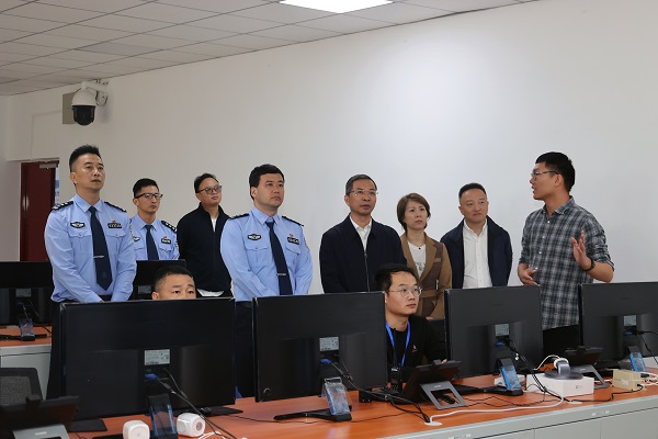 参观调研丽盈娱乐官网技防情况.jpg
